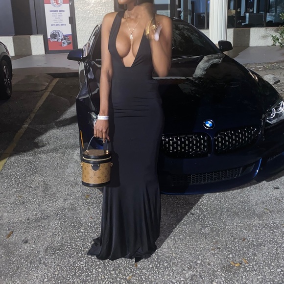 Dresses & Skirts - MIACOVA' BLACK SILKY JERSEY PLUNGE MAXI DRESS
